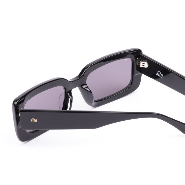 Odessa: Black/Smokey Grey