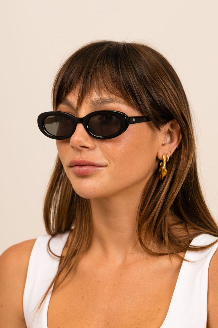 Lourdes: Black/Smokey Grey